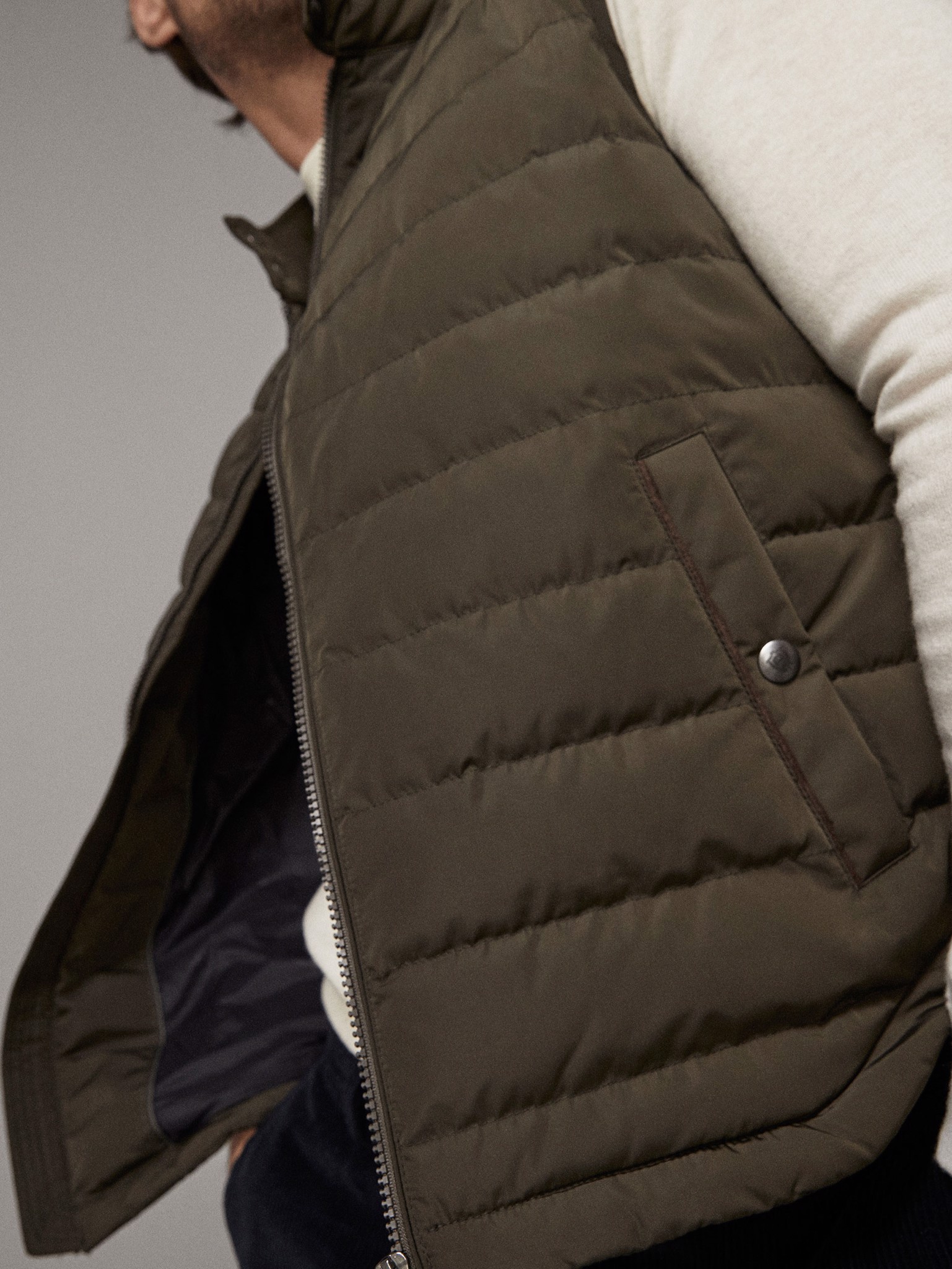 DOWN GILET WITH CONTRAST